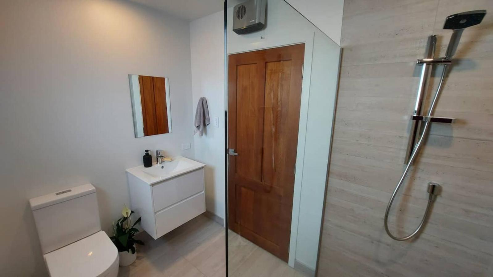 Sleek Suite By The Sand 1-Bedroom ダニーデン エクステリア 写真
